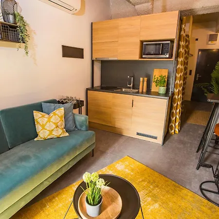 Urbanjungle - Your Trendy Loft In דירה *