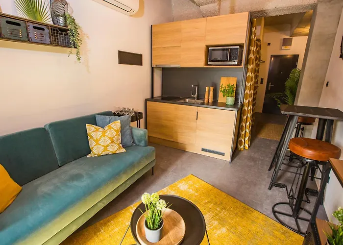 Urbanjungle - Your Trendy Loft In דירה *